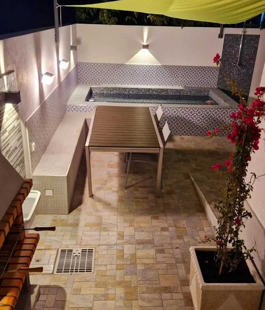 Pool House Estrelas Dourada Alvor 0*,