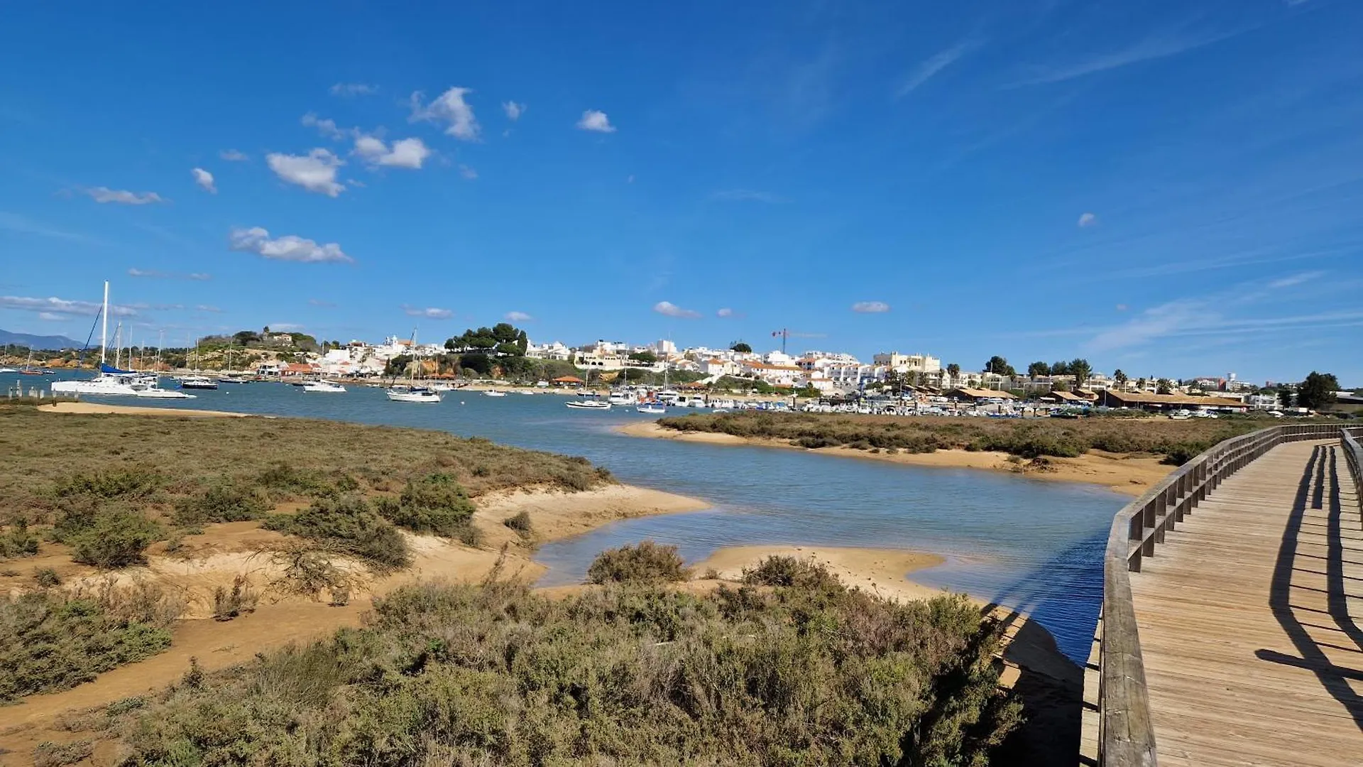 Pool House Estrelas Dourada Alvor 0*,  Portugal